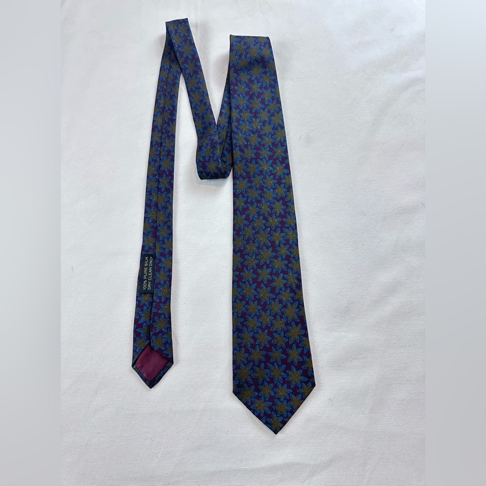 Giorgio Armani Cravatte Silk Tie – Luxury Geometric Leaf Star Pattern